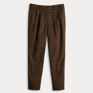 Croft & Barrow, women's plaid  pull on tapered trousers. New without tags.